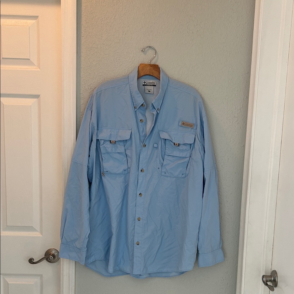 Columbia Sky Blue Long Sleeve Fishing Shirt worn once for a picture